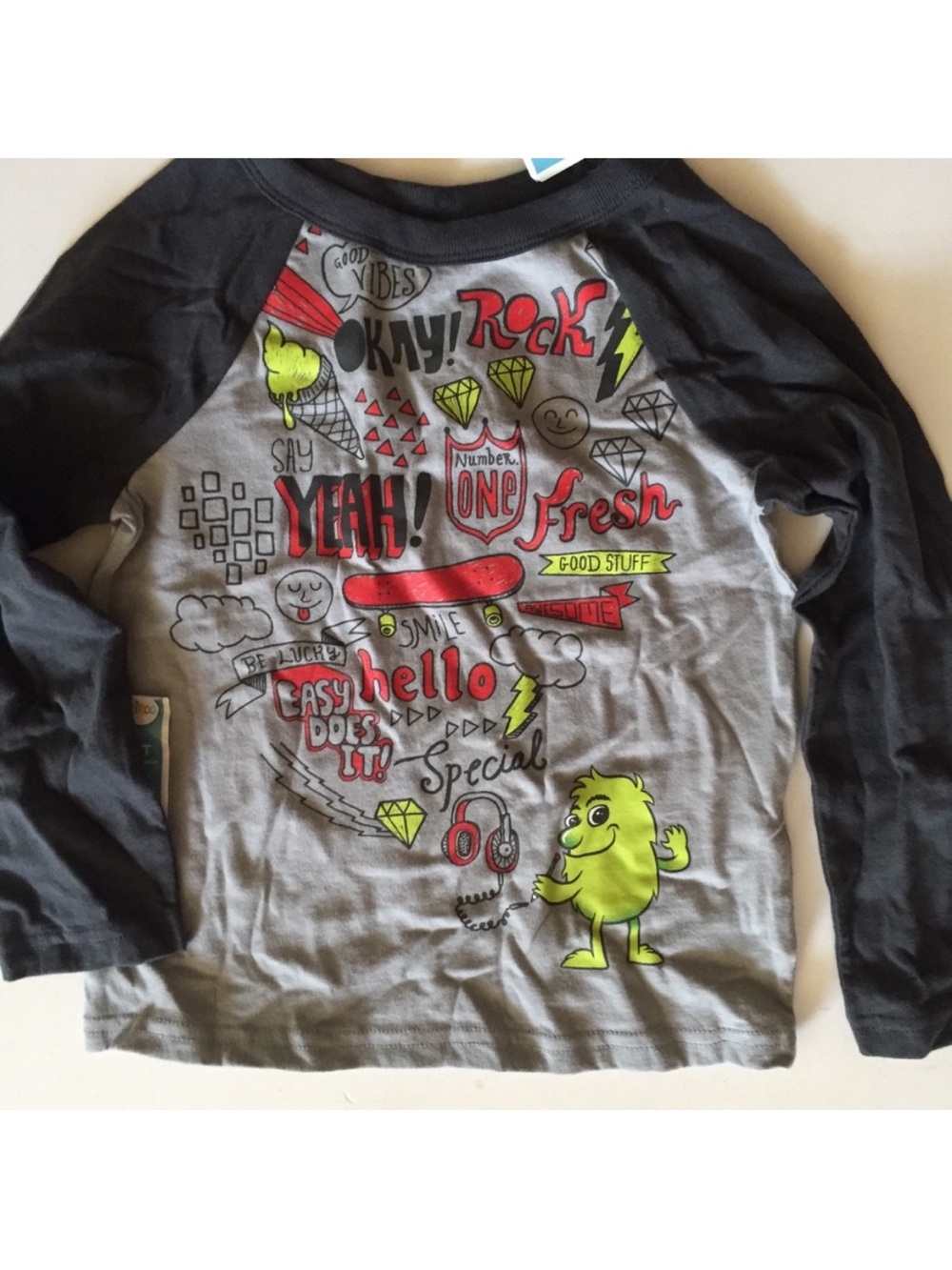 CLEARANCE! NWT long sleeve Gray tee with graphics